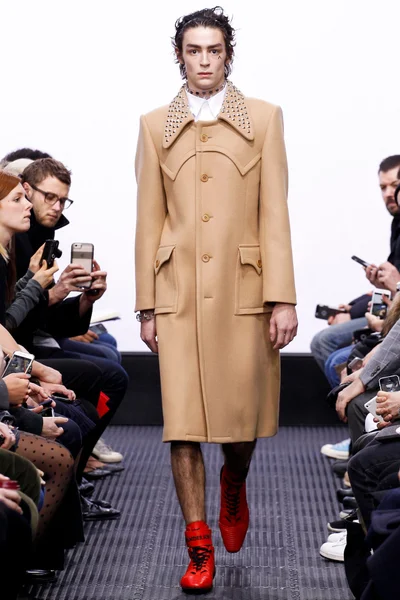Look 19